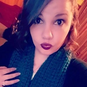 Meet your Posher, Casey